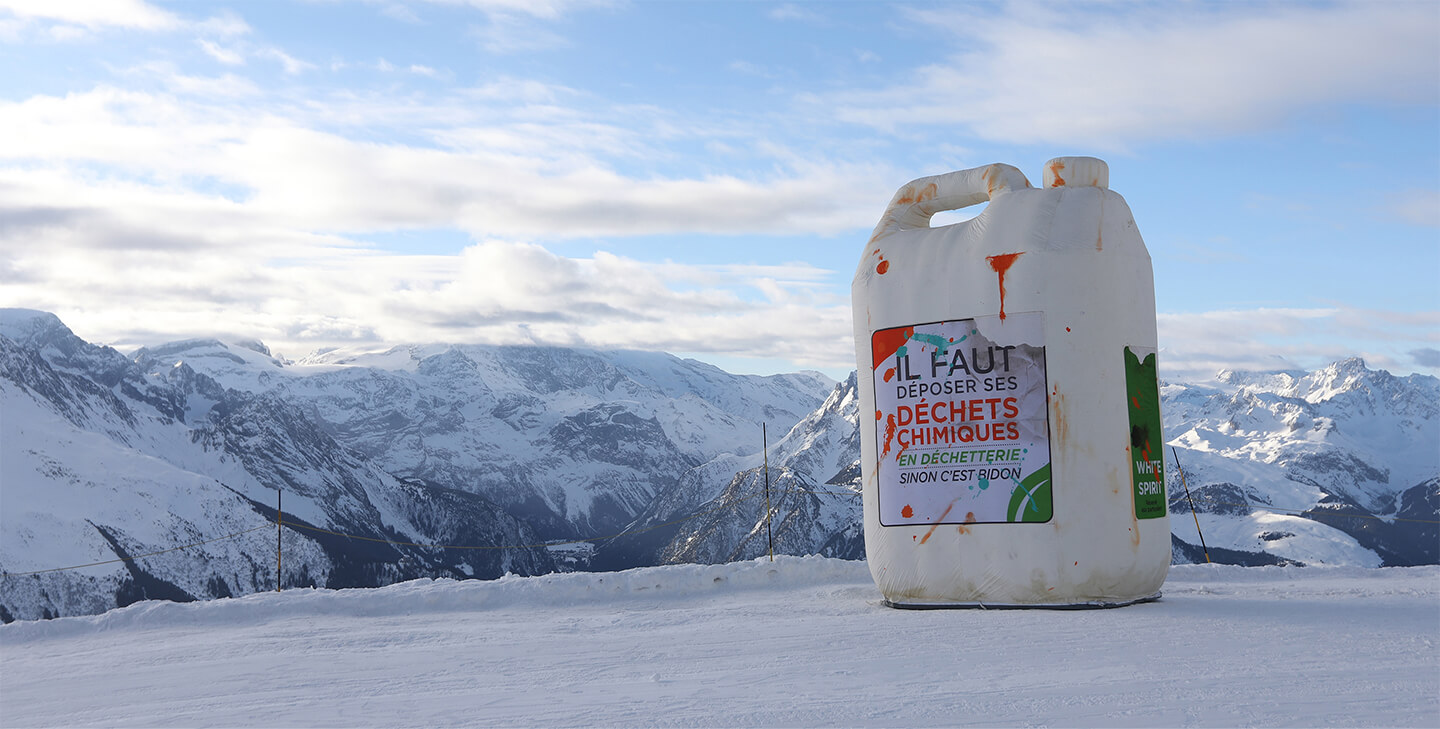 Des déchets chimiques géants en bas des pistes à La Plagne !